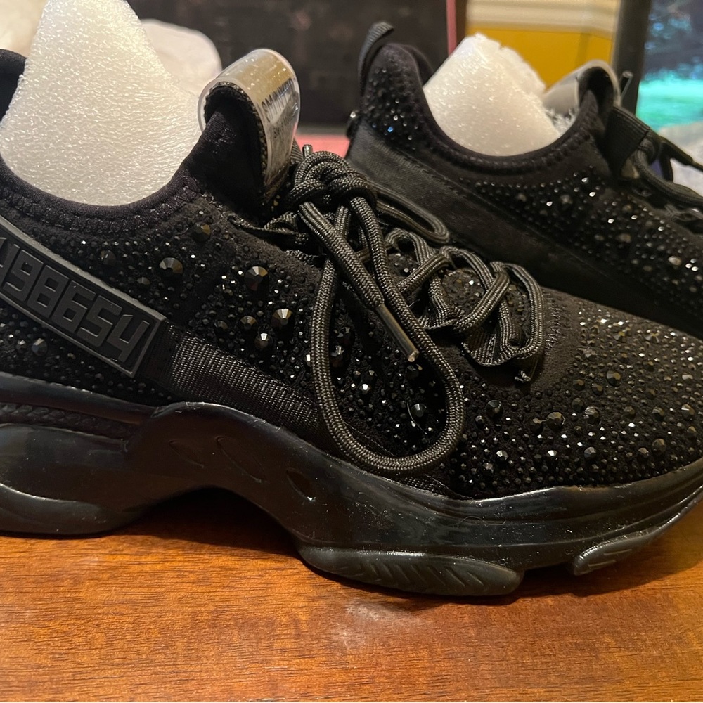 Steve Madden Maxima Aggrsv Sneaker Size 8.5